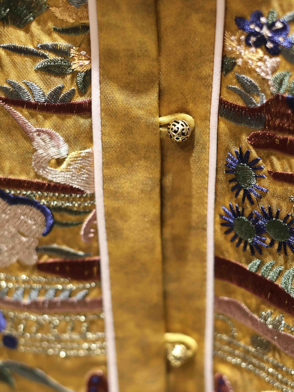 Embroidery of the West Lake, Xiangyunsha Silk Vest