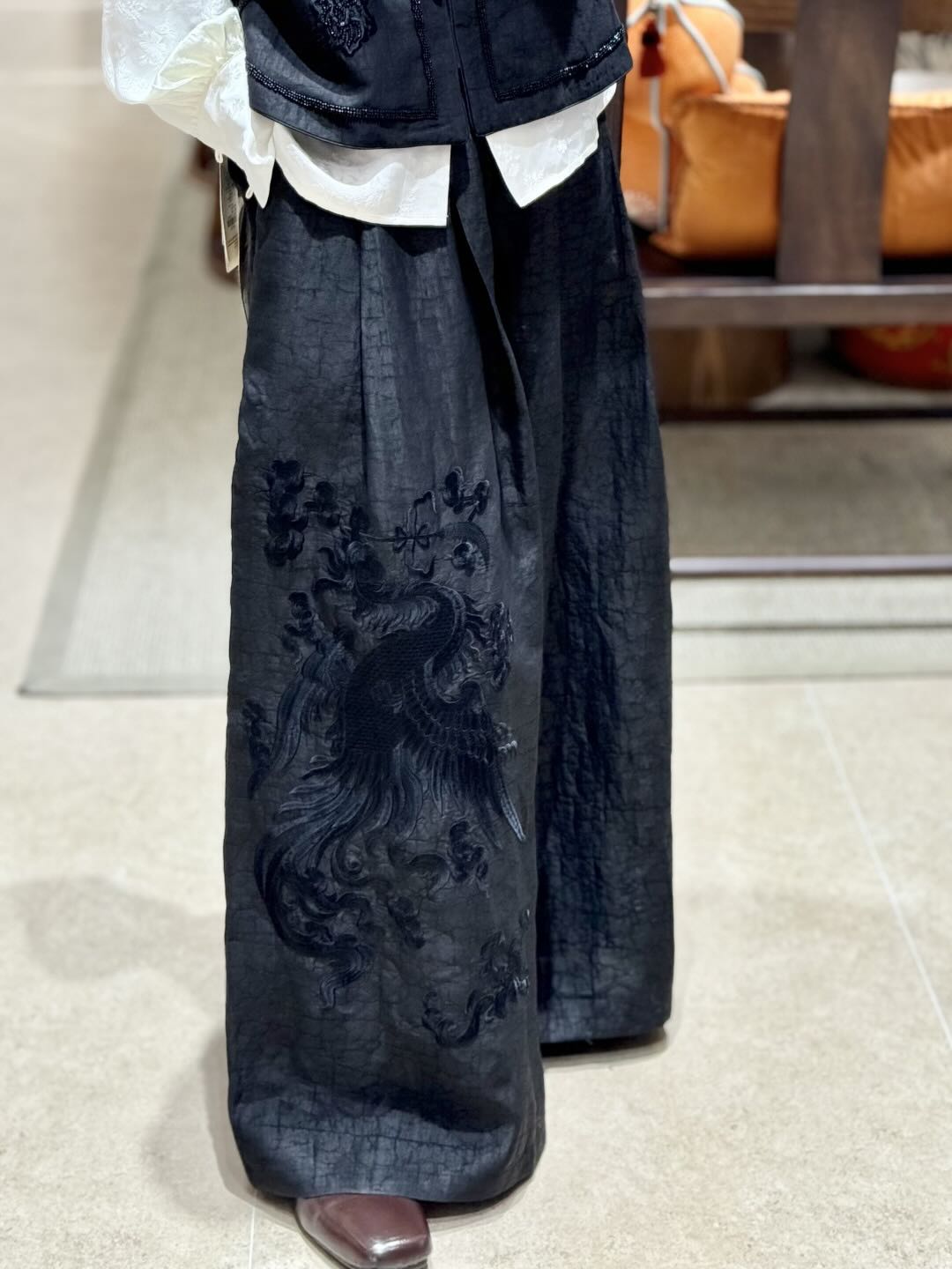 Phoenix Embroidery, Xiangyunsha Silk Pants