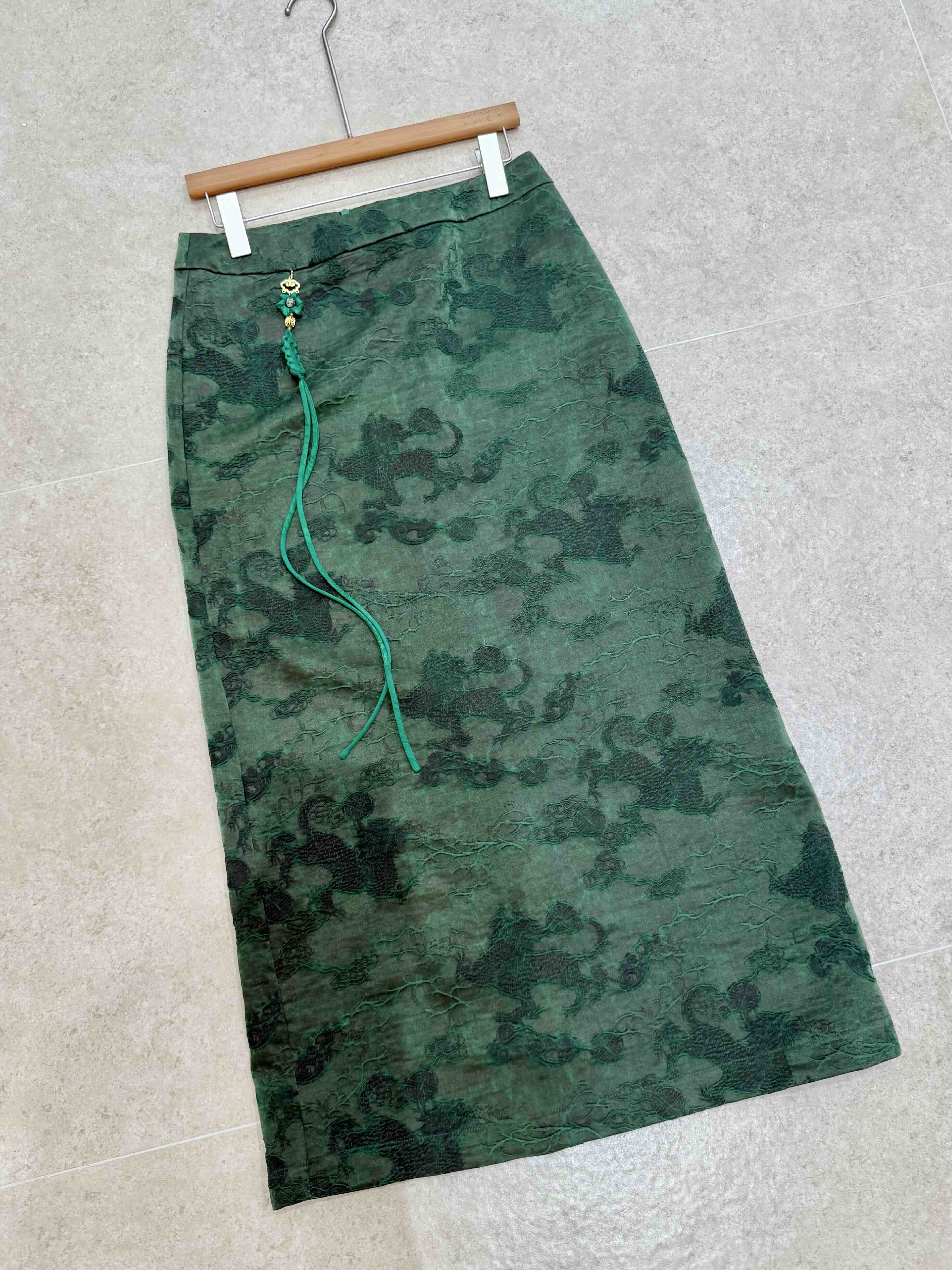 Xiangyunsha Silk Skirt